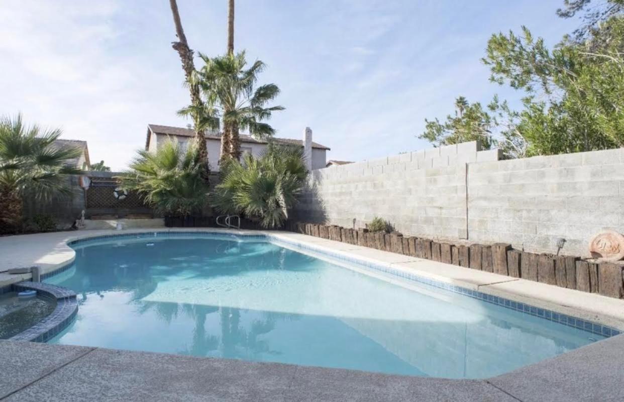 Urban Las Vegas Colonial In The Heart Of Vegas Villa ภายนอก รูปภาพ