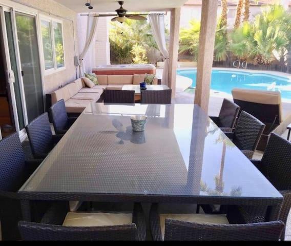 Urban Las Vegas Colonial In The Heart Of Vegas Villa ภายนอก รูปภาพ