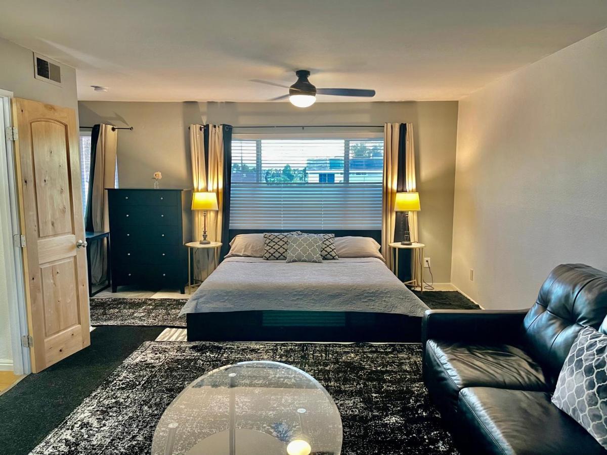 Urban Las Vegas Colonial In The Heart Of Vegas Villa ภายนอก รูปภาพ