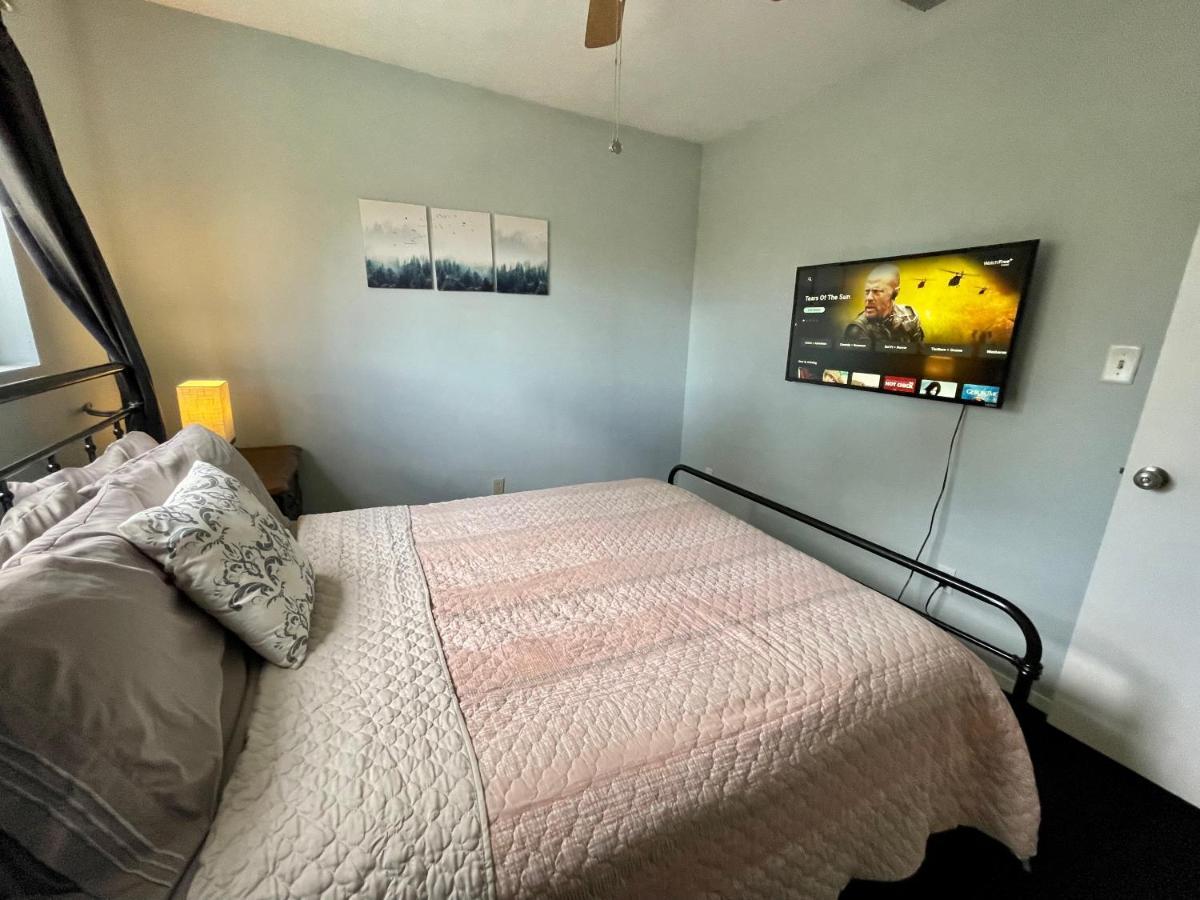 Urban Las Vegas Colonial In The Heart Of Vegas Villa ภายนอก รูปภาพ