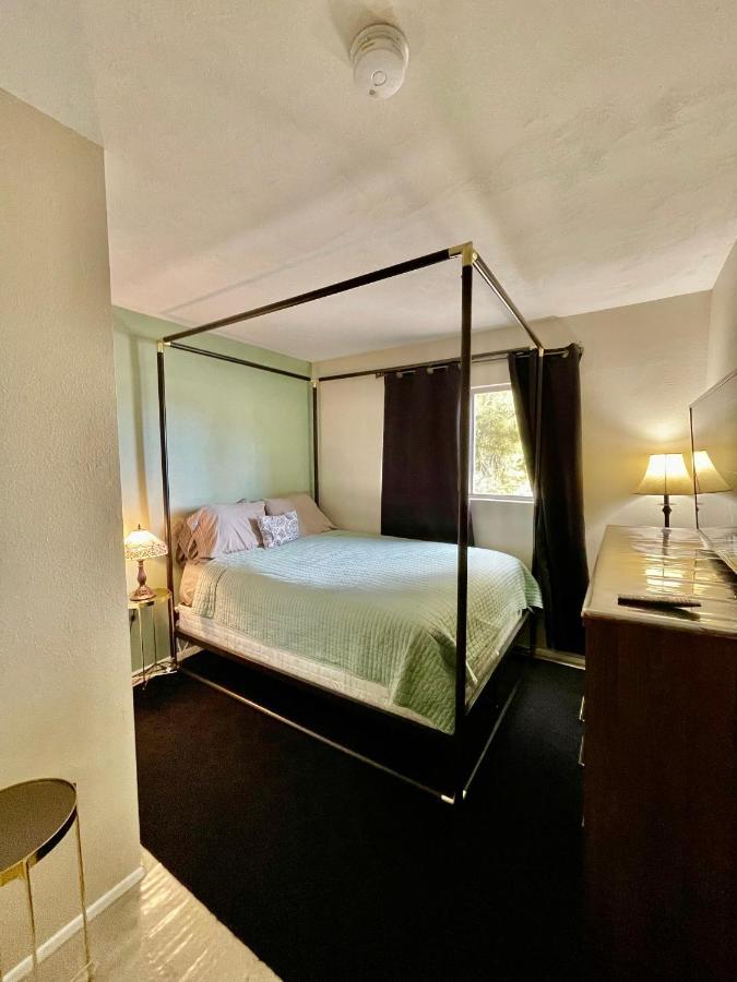 Urban Las Vegas Colonial In The Heart Of Vegas Villa ภายนอก รูปภาพ